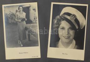 Kb. 70 db MODERN színész és színésznő képeslap albumban, beragasztva / Cca. 70 MODERN actors and act...