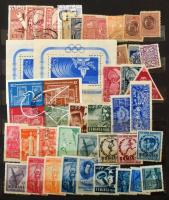 Románia gyűjtemény / tétel, főleg bélyegzett bélyegek a régiektől sorokkal, sok blokkal előnyomott albumban, előrajzolt lapokon, közepes berakóban és blokkberakó lapokon. Érdemes megnézni!!