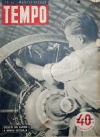 [Folyóirat] Tempo. Magyar kiadás. II. évfolyam, 34. szám. [Olasz-magyar nyelvű, illusztrált háborús folyóirat.] (1943. július 8.) [Milano], 1943). (Editrice Mondadori - Officine Grafiche Mondadori, Verona). Folio. 31 + [1] p. A nagy múltú, olasz Mondadori Kiadó képes heti magazinja a második világháború idején az Olaszországgal szövetséges államokban is megjelent: az olasz eredeti mellett létezett spanyol, francia, német, magyar, horvát, albán, görög és román kiadása is. A háborús propagandacélokat szolgáló kétnyelvű lap nem egyedülálló jelenség a világháborús időszakban: német lapmegfelelőitől eltérően azonban a Tempo a háborús tartalmon kívül erős kulturális tartalmat is közvetít, továbbá törekszik a kulturális kapcsolatok ápolására is. Szövegközti felvételekkel gazdagon illusztrált lapszámunk a tengelyhatalmak haditechnikájának méltatása mellett békebeli riportokat is közöl: a maremmai gyapjútermelés ismertetése mellett Róma képzőművészeti emlékeiből is kapunk ízelítőt, a rádióhallgatás módjaitól is szerepel cikk, a Budapest fürdővárosi jellegét méltató riportban pedig az aktuális női fürdőruha divatról is tájékozódhatunk. A Római Magyar Akadémia festőművészeinek itáliai témájú festményeiből egy csokorra valót tesz közzé a következő rövidebb cikk, a filmrovat a Bohémélet címen rendezett olasz filmet mutatja be, lapszámunk végül egészségtudományi rovattal zárul. A hátsó borító belső oldalán olasz nyelvlecke. Periodikánk rákerült az Ideiglenes Nemzeti Kormány által 1945-ben betiltott művek jegyzékére. Fűzve, illusztrált, enyhén sérült kiadói borítóban, jó példány.