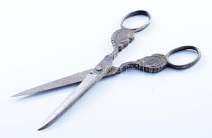 XIX. sz. vége. Antik papírvágó olló, Ferenc József és Erzsébet királyné arcképével díszített, kopással de szép állapotban, h: 15,5 cm