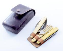 Összecsukható utazó villa, kanál és bicska, tokban, sérüléssel.