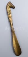 Plasztikus lófej mintás bronz cipőkannál, h: 27 cm