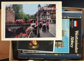 Egy doboznyi modern motívum képeslap / One box of modern motive postcards