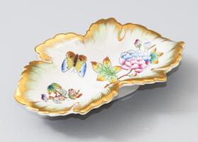 Herendi Viktória mintás levél alakú kínáló. Jelzett, hibátlan, h: 14,5 cm