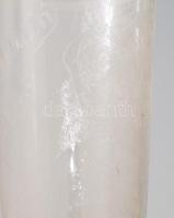 1900 Talpas emlékpohár, gazdag csiszolt mintával és feliratokkal, lepattanással, m: 19 cm