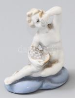 Jelzett szőlőt evő hölgy figura, hibátlan, m: 8,5 cm