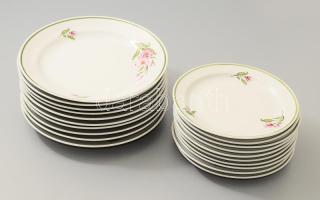 Zsolnay virágmintás 10 személyes nagytál és süteményes tál készlet, jelzett, kis kopással, d: 19-24 cm