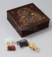 4 darab állatfigura, klf anyagokból, bőrbevonatos díszdobozban, 17x17 cm