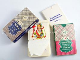 4 pakli kártya, közte Piatnik paklik