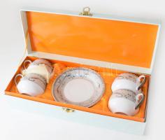 4 darab mokkás csésze, alátéttel, díszdobozban.