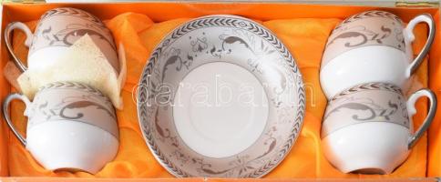 4 darab mokkás csésze, alátéttel, díszdobozban