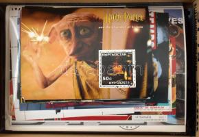 80 db főleg tengeren túli motívum blokk közte jó motívumok vasút, Harry Potter, állatok, stb. sok Szomália