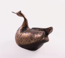 cca 1900 Keleti hattyú asztaldísz, faragott fa, réz rátéttel, 14x10 cm