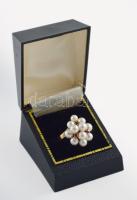 Arany (Au) koktélgyűrű, 11 darab gyöngy és 3 darab gránát berakással, 14K, jelzett, m: 53, bruttó 6,5g