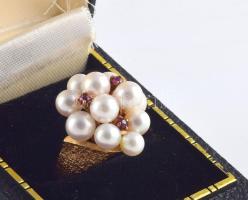 Arany (Au) koktélgyűrű, 11 darab gyöngy és 3 darab gránát berakással, 14K, jelzett, m: 53, bruttó 6,...