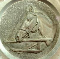 3 darab fém fali dísztál, közte lófejes, d: 23 cm