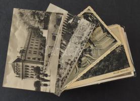 200 db MODERN és RÉGI kisalakú fekete-fehér magyarországi város képeslap / 200 modern and pre-1945 black and white Hungarian town postcards