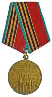 Szovjetunió 1985. "A Nagy Honvédő Háborúban aratott győzelem 40. évfordulója" sárgaréz kitüntetés mellszalagon (32mm) T:AU Soviet Union 1985. "40th anniversary of victory in the Great Patriotic War 1941-1945" brass decoration with ribbon (32mm) C:AU