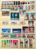 Észak-Korea modern motívum tétel sorokkal, blokkokkal, másodpéldányokkal 2 db 8 lapos, A/4-es berakó...