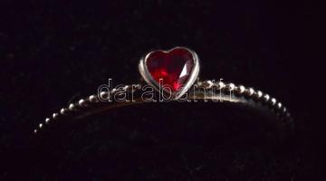 Pandora ezüst (Ag) gyűrű, kővel, jelzett, m: 59, számlával, törlőkendővel, ajándéktáskával, bruttó 2...