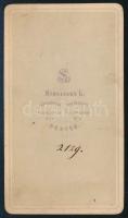 cca 1870 Elegáns férfi egészalakos portréja, vizitkártya Strelisky Lipót (1816-1905) pesti műtermébő...