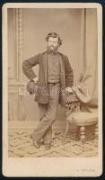 cca 1870 Elegáns úr egészalakos portréja, vizitkártya Bülch Ágoston pesti műterméből, 10,5x6 cm