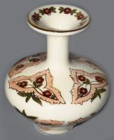 Zsolnay kisváza aranykontúrozott virágmintával. Jelzett, hibátlan, m: 8,5 cm