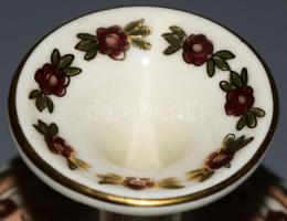 Zsolnay kisváza aranykontúrozott virágmintával. Jelzett, hibátlan, m: 8,5 cm