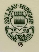 Zsolnay pillangó mintás bonbonier. Jelzett, hibátlan, 7,5x7,5 cm