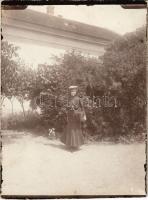 1911 Arad, hölgy egyenruhában a ház udvarán / lady in uniform. photo (vágott / cut)
