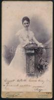 1903 Elegáns fiatal lány portréja, a képen dedikációval, kabinetfotó Pietsch Ferenc szabadkai (Subotica) műterméből, kissé viseltes, 20,5x11 cm