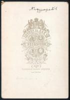 cca 1880 Hölgy (Papp Anna) portréja, kabinetfotó Gondy és Egey debreceni műterméből, feliratozva, sa...