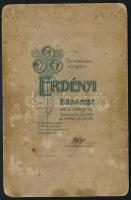 cca 1910 Tábori postás és felesége, kabinetfotó Erdényi Ignác budapesti műterméből, kissé viseltes, ...