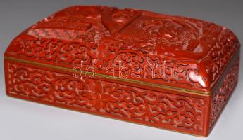 cca 1930, Faragott lakk díszítéses kínai réz ékszeres doboz, jó állapotban, 10x15,5 cm