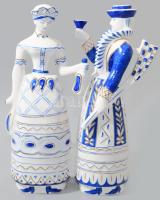 Hollóházi népviseletbe öltözött pár, betyár vállán puskával kézzel festett, jelzett, hibátlan, m: 21 cm