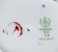 Hollóházi népviseletbe öltözött pár, betyár vállán puskával kézzel festett, jelzett, hibátlan, m: 21...