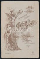 cca 1890-1900 Elegáns fiatal hölgy portréja, kabinetfotó Gelle Barnabás rimaszombati műterméből, ren...