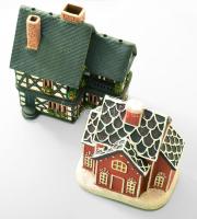 2 darab német kerámia ház asztaldísz, egyik jelzett, m: 17 cm alatt