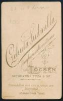 cca 1890 Katona egészalakos portréja, bajonettel és lövészbojttal, vizitkártya Czéhula Ludmilla lőcs...