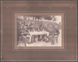 cca 1910-1915 Italozó katonák csoportképe hangszerekkel, felettük a fa ágaira akasztott bajonettekkel, kartonra kasírozott fotó, kissé sérült, díszes kartonon, 10x14,5 cm, karton: 20x25 cm