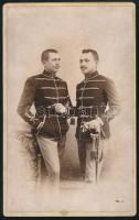 1895 Kőszeg, két fiatal katonatiszt portréja, a hátoldalon mindkettejük által dedikált, keményhátú fotó Kis Antal kőszegi műterméből, kissé viseltes, 21,5x13,5 cm