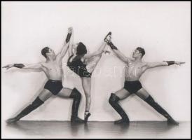 cca 1935 Balettkompozíció, 1 db modern nagyítás, jelzés nélkül, 15x21 cm