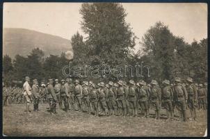 Szakasz kitüntetése I. világháborús fotólap
