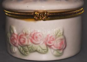 Angyalka figurás ékszertartó edény, jelzés nélkül, hibátlan, m: 11 cm