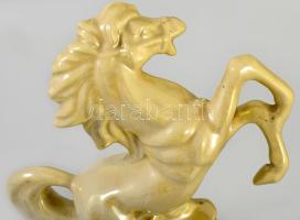 Irizáló mázas ágaskodó ló figura, kis tűzhibával, m: 26 cm