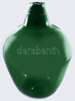 Borérlelő üvegballon. cca 19. sz. vége, Parád, zölden színezett hutaüveg, cca 50 liter, kis kopással, m: 53 cm. A hasonló érlelő ballonok száját egy speciális szerszámmal durván képezték ki, hogy alkalmasak legyenek a borérlelési technikák kivitelezésére. /// KIZÁRÓLAG SZEMÉLYES ÁTVÉTEL, NEM POSTÁZZUK / ONLY PERSONAL COLLECTION IN OUR OFFICE! /// Wine aging glass balloon. Circa late 19th century, Parád, green-colored furnace glass, approximately 50 liters, with minor wear, height: 53 cm. The mouths of similar aging balloons were roughly shaped with a special tool to make them suitable for executing wine aging techniques.