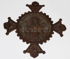 1910 A Krestelováci Magyar Katolikus Templomépítő Bizottság által adományozott emlékpajzs, pecséttel, aláírásokkal, korrodált, hajlással, 45x45 cm