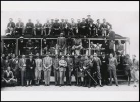 cca 1923 Debreceni villamos utazó közönsége, 1 db modern nagyítás, jelzés nélkül, 15x21 cm