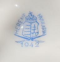 Herendi gyertyatartó, kissé sérült plasztikus díszítéssel, jelzett, m: 13 cm