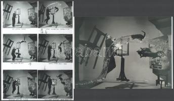 1948 Philippe Halsman: "Dalí Atomicus" című felvételei Dalíról, amint ugrik, macskák repülnek a levegőben, festmény tartó állványok és székek lebegnek, a víz fröccsen, minden mozgásban van, 2 db modern nagyítás, jelzés nélkül, 15x21 cm és 21x15 cm